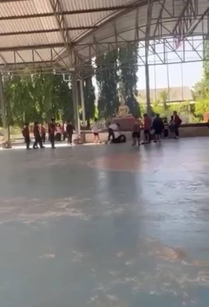 ครูทำร้ายนักเรียน