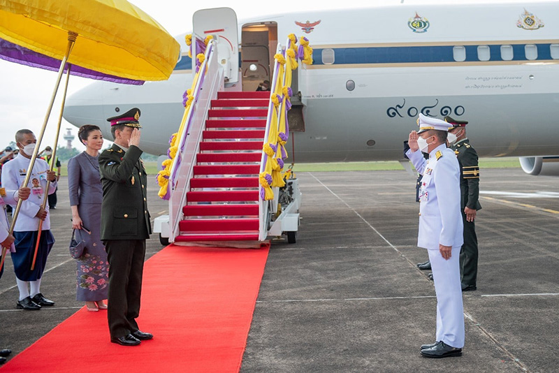 เก็บตก ในหลวง เสด็จฯ จากเลขาผู้ว่าฯ ทรงห่วงพสกนิกรจอดเครื่องบินรอ