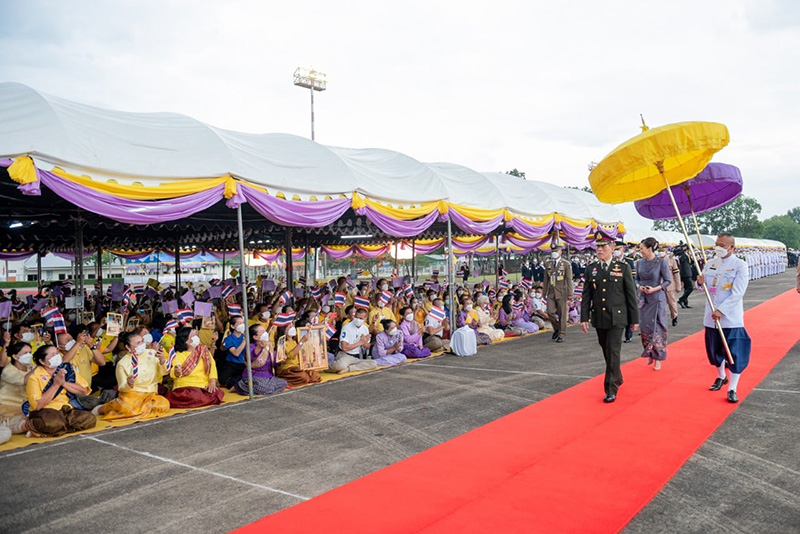 เก็บตก ในหลวง เสด็จฯ จากเลขาผู้ว่าฯ ทรงห่วงพสกนิกรจอดเครื่องบินรอ
