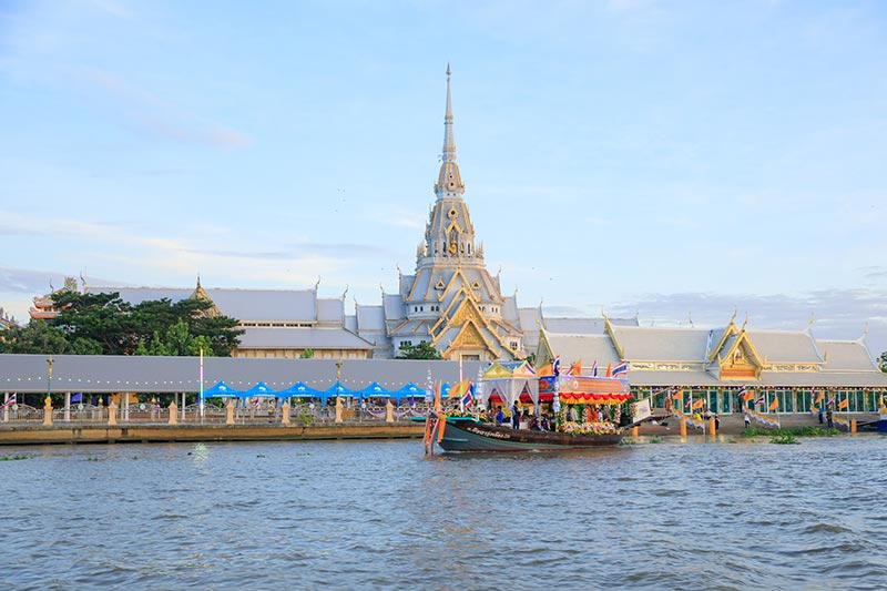 พิธีแห่หลวงพ่อโสธรทางน้ำ