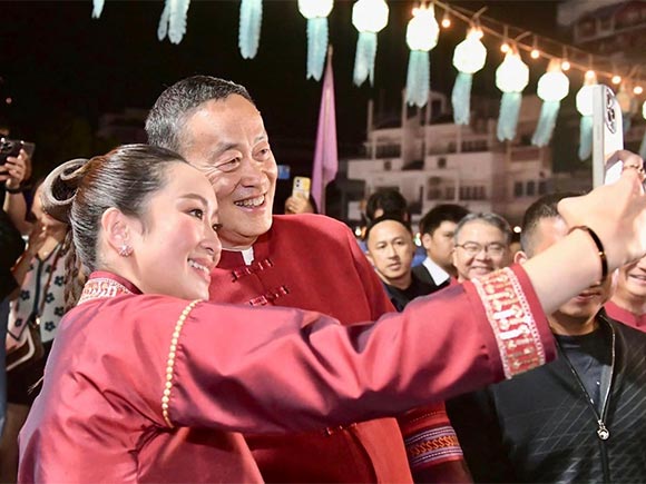 นายกฯ ไปงานยี่เป็ง