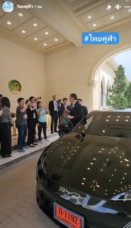 นายกฯ ทดลองนั่งรถ EV