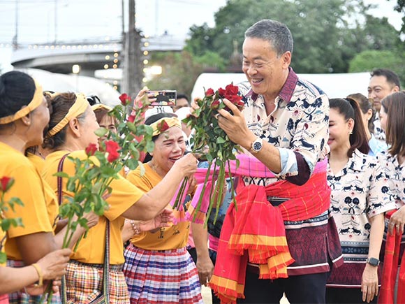 เศรษฐา ทวีสิน