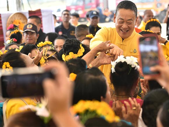 เศรษฐา ทวีสิน