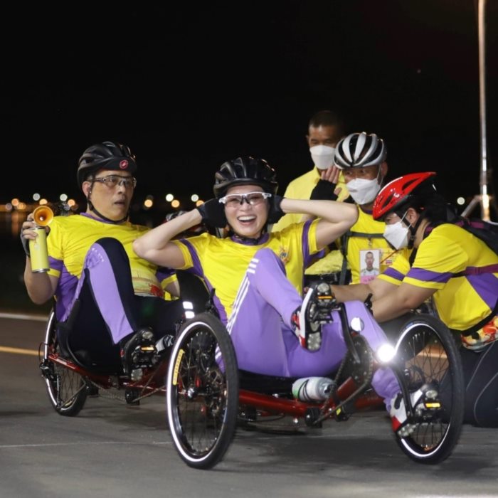  ในหลวง พระราชินี ทรงจักรยาน