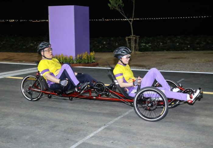  ในหลวง พระราชินี ทรงจักรยาน