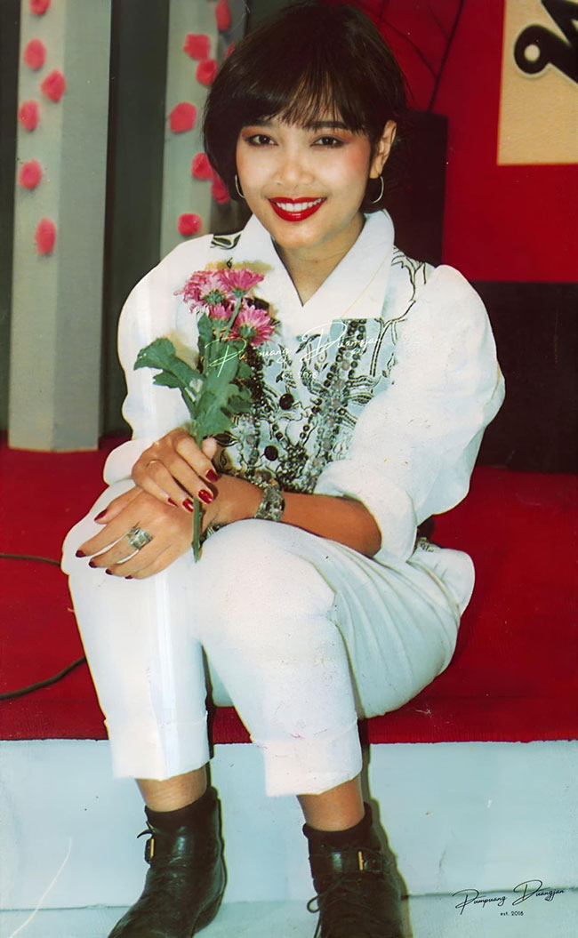 พุ่มพวง ดวงจันทร์