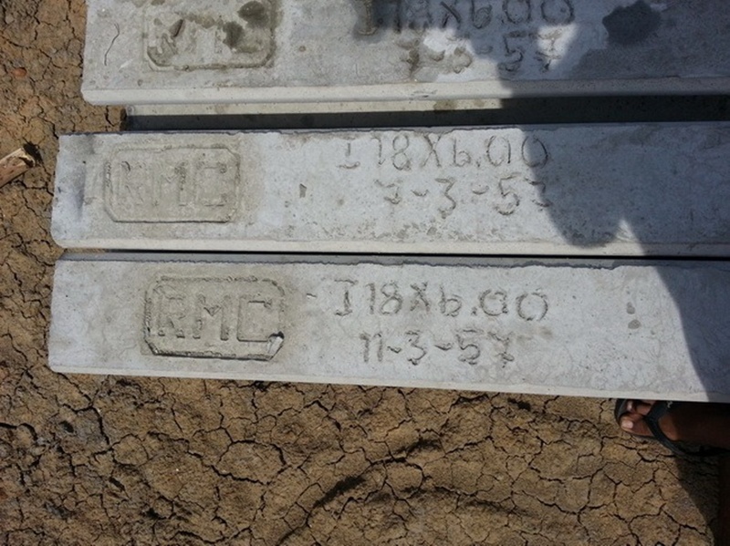 บ้านชั้นเดียวหลังเล็กกลางไร่ 