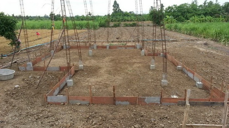 บ้านชั้นเดียวหลังเล็กกลางไร่ 