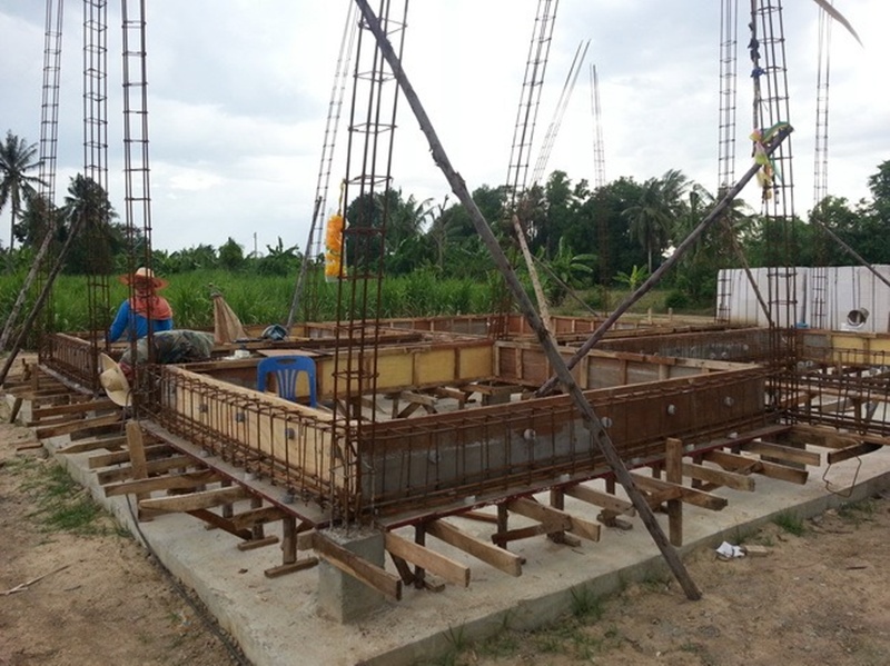 บ้านชั้นเดียวหลังเล็กกลางไร่ 