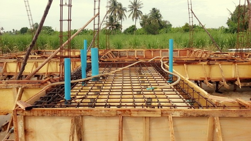 บ้านชั้นเดียวหลังเล็กกลางไร่ 