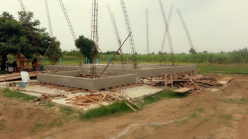 บ้านชั้นเดียวหลังเล็กกลางไร่ 