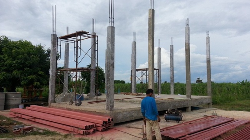 บ้านชั้นเดียวหลังเล็กกลางไร่ 