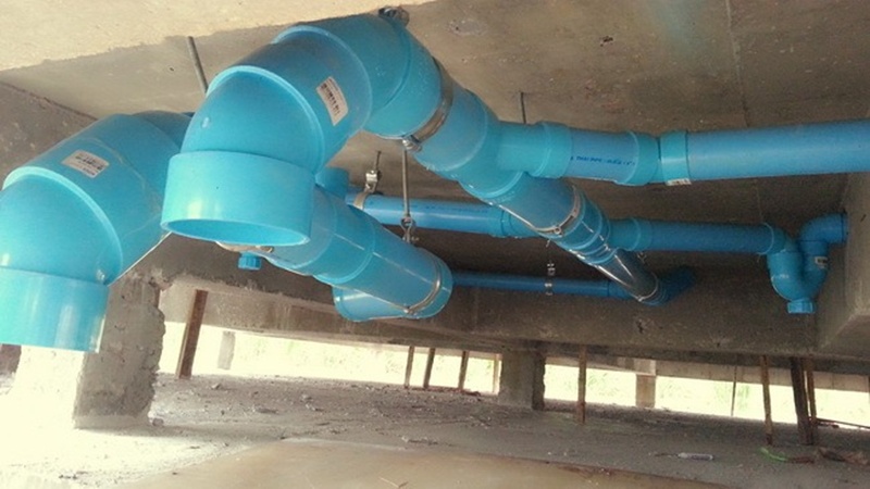 บ้านชั้นเดียวหลังเล็กกลางไร่ 