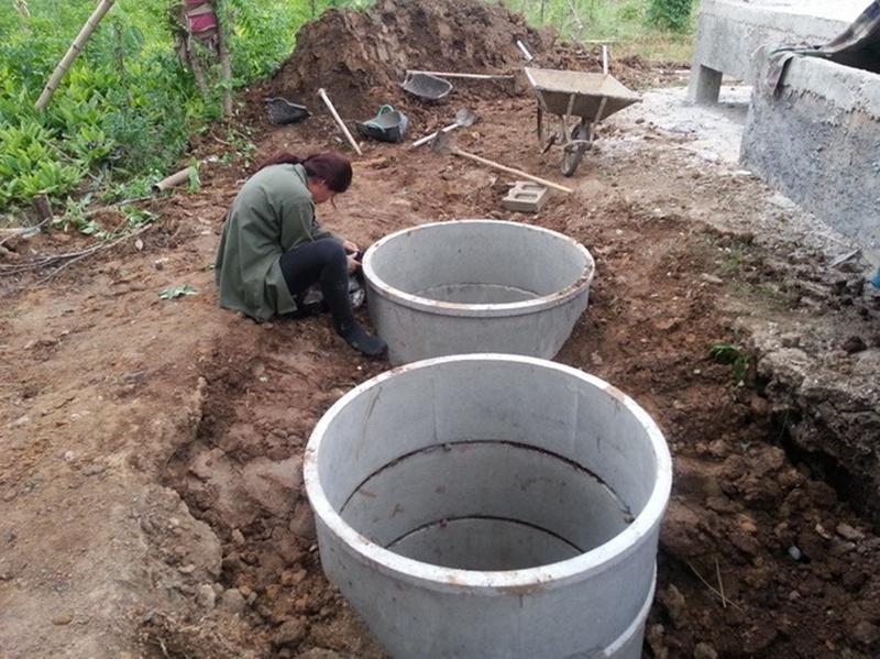 บ้านชั้นเดียวหลังเล็กกลางไร่ 