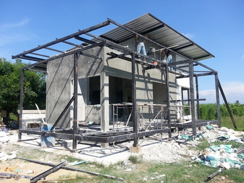 บ้านชั้นเดียวหลังเล็กกลางไร่ 