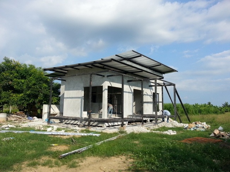 บ้านชั้นเดียวหลังเล็กกลางไร่ 