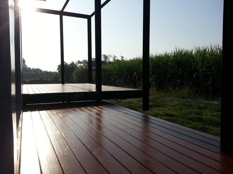 บ้านชั้นเดียวหลังเล็กกลางไร่ 