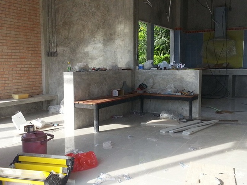 บ้านชั้นเดียวหลังเล็กกลางไร่ 