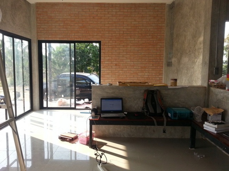 บ้านชั้นเดียวหลังเล็กกลางไร่ 