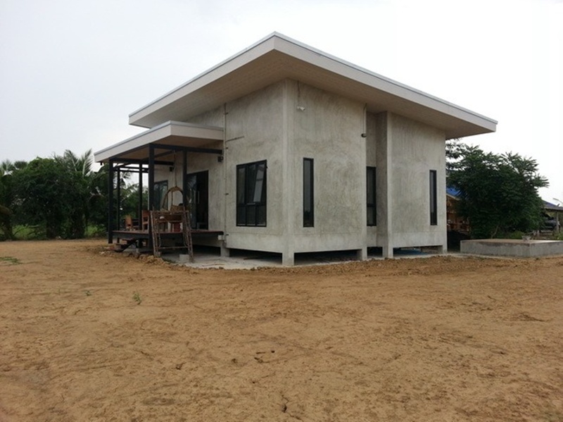 บ้านชั้นเดียวหลังเล็กกลางไร่ 