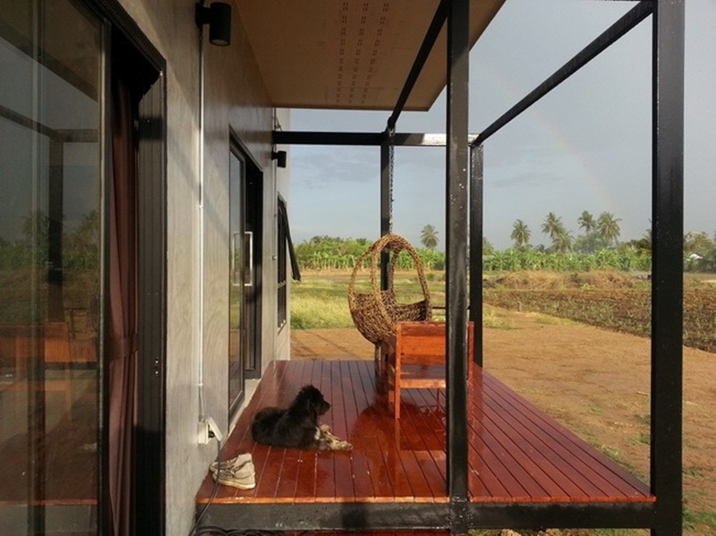 บ้านชั้นเดียวหลังเล็กกลางไร่ 