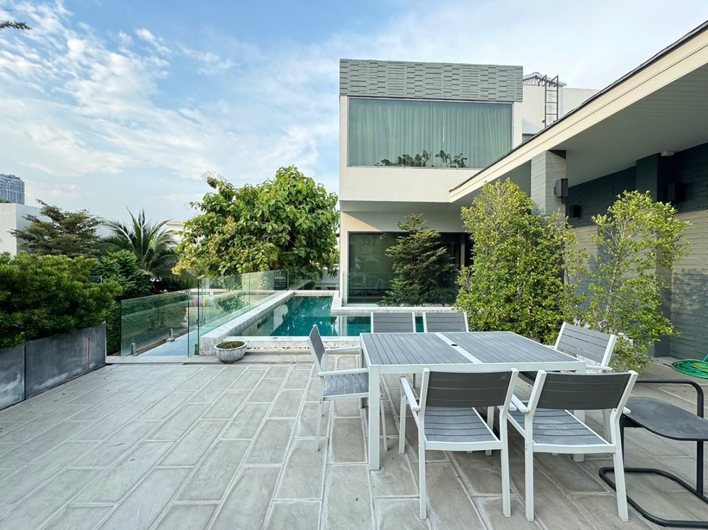 นานา ไรบีนา