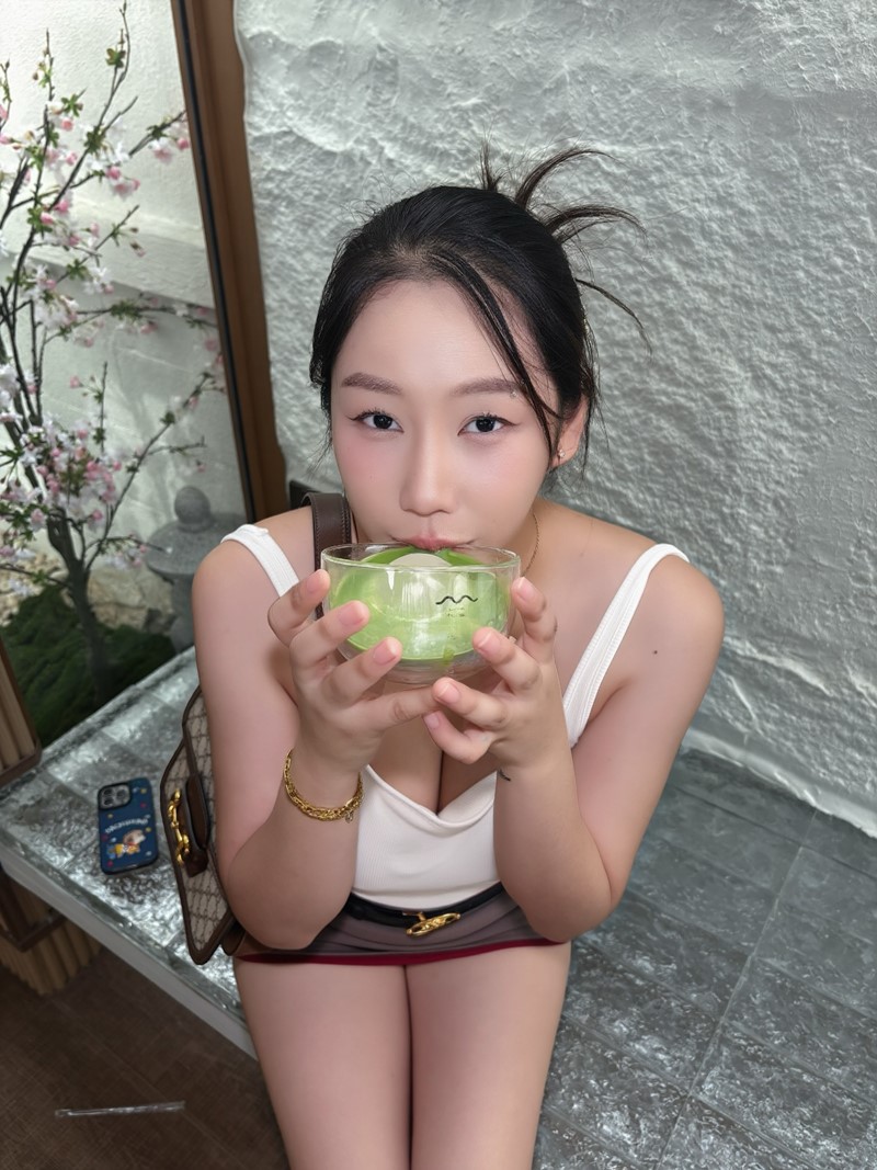 หยก พชรพร 