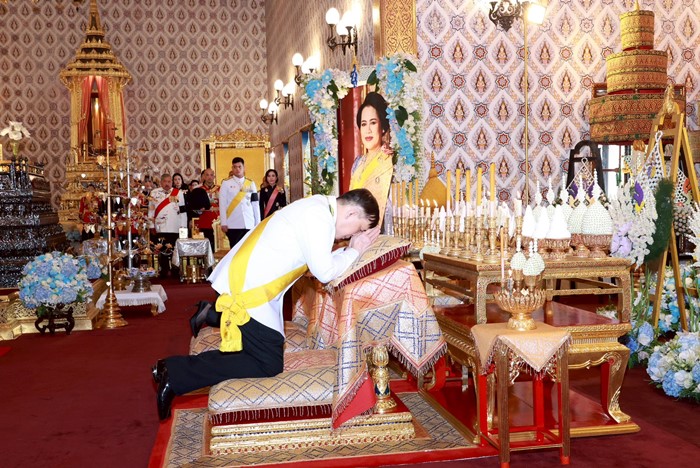 ในหลวง ร.10 ทรงบำเพ็ญพระราชกุศลปัณรสมวาร พระบรมศพ สมเด็จพระพันปีหลวง 