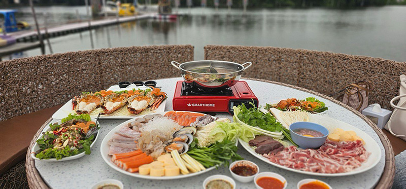 บรรยากาศร้าน Beachy Cafe