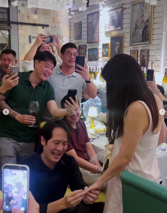 โบ สุรัตนาวี ถูกแฟนหนุ่มนอกวงการคุกเข่าขอแต่งงาน