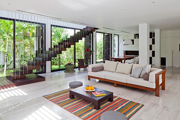 บ้าน 2 ชั้นโมเดิร์น สดชื่นด้วยสวนแนวตั้ง และมุมอาบน้ำเอาท์ดอร์