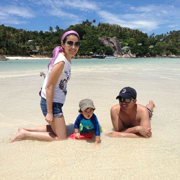 น้องนาวา ลูก อ้อม พิยดา กับ อาร์ต ศรา เล่นน้ำทะเลที่เกาะเต่า