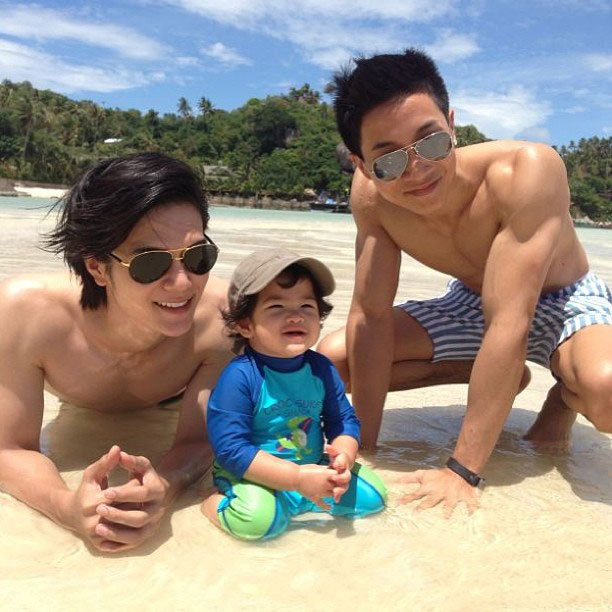 น้องนาวา ลูก อ้อม พิยดา กับ อาร์ต ศรา เล่นน้ำทะเลที่เกาะเต่า น้องนาวา ลูก อ้อม พิยดา กับ อาร์ต ศรา เล่นน้ำทะเลที่เกาะเต่า