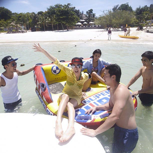 ไอซ์-กิ๊บซี่ สวมบิกินี่ตัวจื๋ว ส่งท้ายหน้าร้อน ณ เกาะเสม็ด