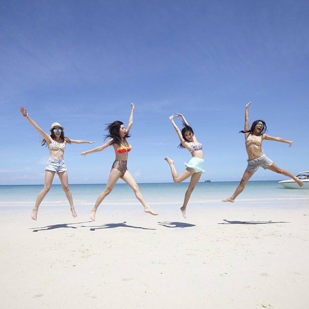 ไอซ์-กิ๊บซี่ สวมบิกินี่ตัวจื๋ว ส่งท้ายหน้าร้อน ณ เกาะเสม็ด