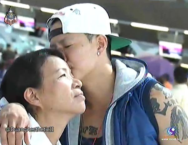 ฮาเวิร์ด หวัง ถูกผลักดันกลับไต้หวันแล้ว แม่น้ำตาคลอส่งลูก