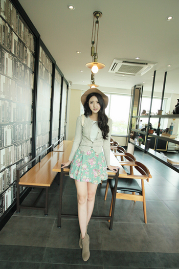 แฟชั่นกระโปรงลายดอก