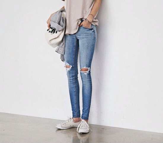 กางเกงยีนส์ขาดรุ่ย