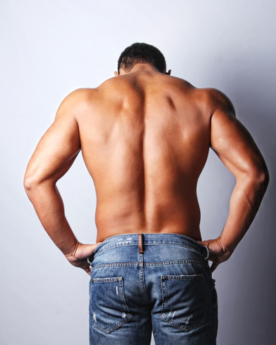 ชายหนุ่มเปลือยกาย