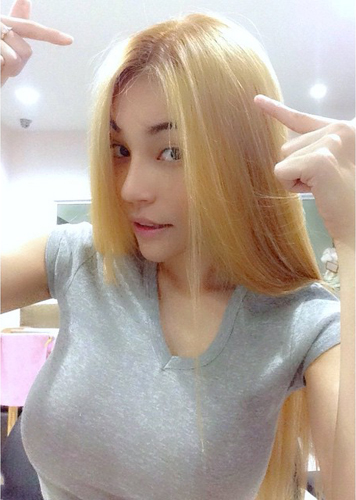 เอมมี่ อมลวรรณ