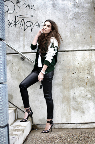 เสื้อแจ็คเก็ตไฮสคูล