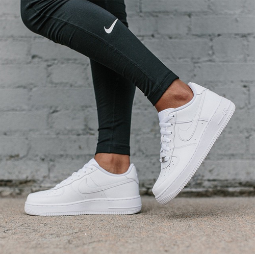 รองเท้าผ้าใบ