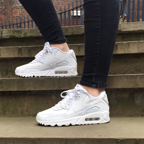 รองเท้าผ้าใบ