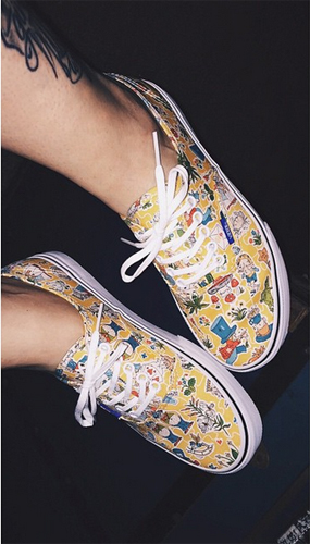 รองเท้าผ้าใบ