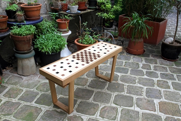 ม้านั่งฝังเซตหมากรุก เล่นสนุกได้ทุกเวลา