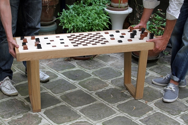 ม้านั่งฝังเซตหมากรุก เล่นสนุกได้ทุกเวลา