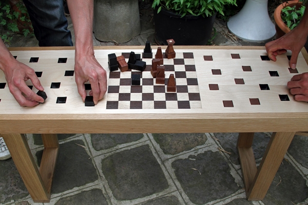 ม้านั่งฝังเซตหมากรุก เล่นสนุกได้ทุกเวลา