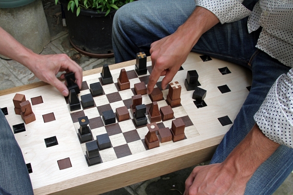 ม้านั่งฝังเซตหมากรุก เล่นสนุกได้ทุกเวลา