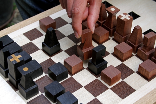 ม้านั่งฝังเซตหมากรุก เล่นสนุกได้ทุกเวลา